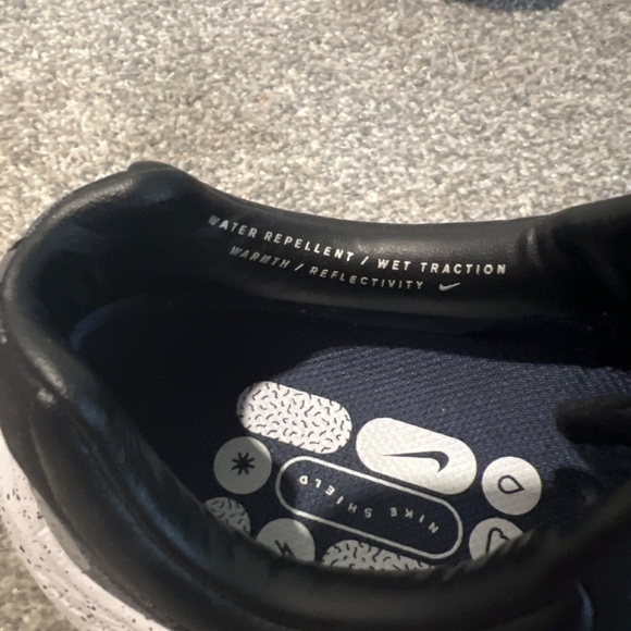 Nike Shield - Picture 2 of 2
